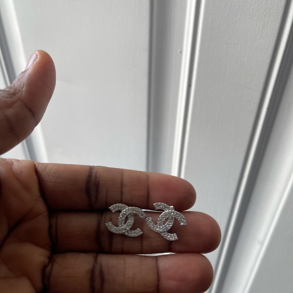 Chic Pearl Long Necklace with Silver-Tone and Silver Stud Earring Set - Picture 4 of 4